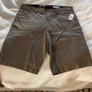 Men’s brand new volcom shorts size 40
